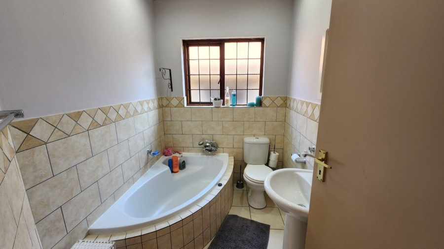 To Let 3 Bedroom Property for Rent in Cashan North West